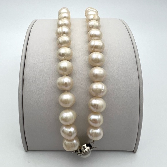 Vintage Cultured Pearl Hand Knotted Necklace - Picture 2 of 3